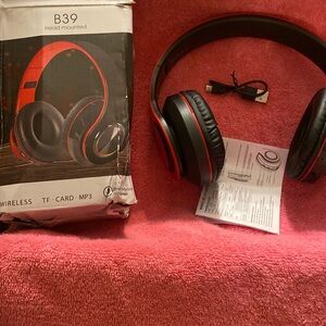 B39 wireless headset